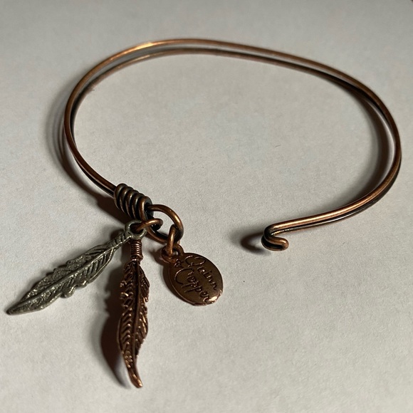 Quinn and Copper | Hook-On Feather Bracelet - Picture 2 of 2